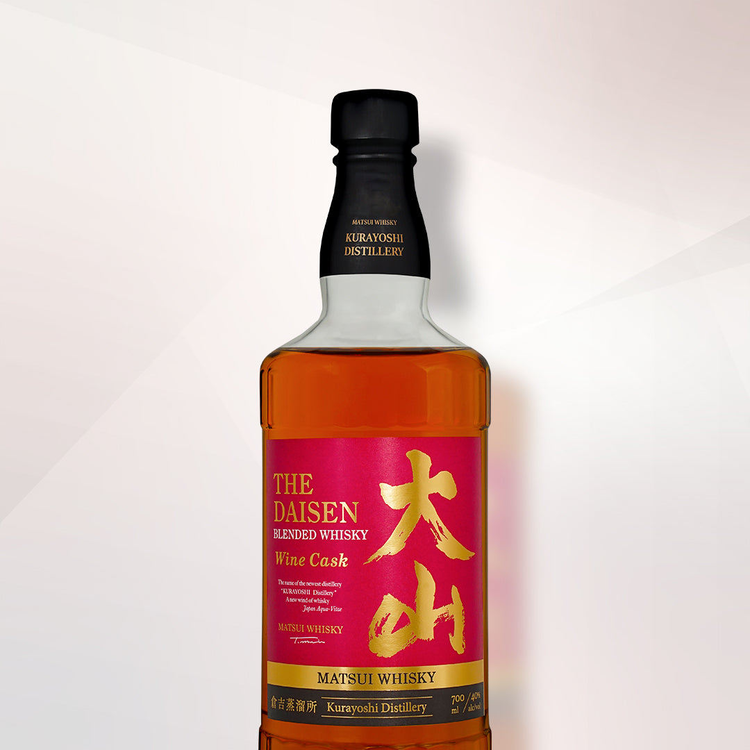 マツイブレンデッドウイスキー「大山 赤ワインカスク」ワイン樽で熟成された原酒を、秀峰大山の深層天然水で丁寧に仕上げました。
葡萄を彷彿とさせる深くリッチな香りとフルーティーでまろやかな味わいが特徴です。
