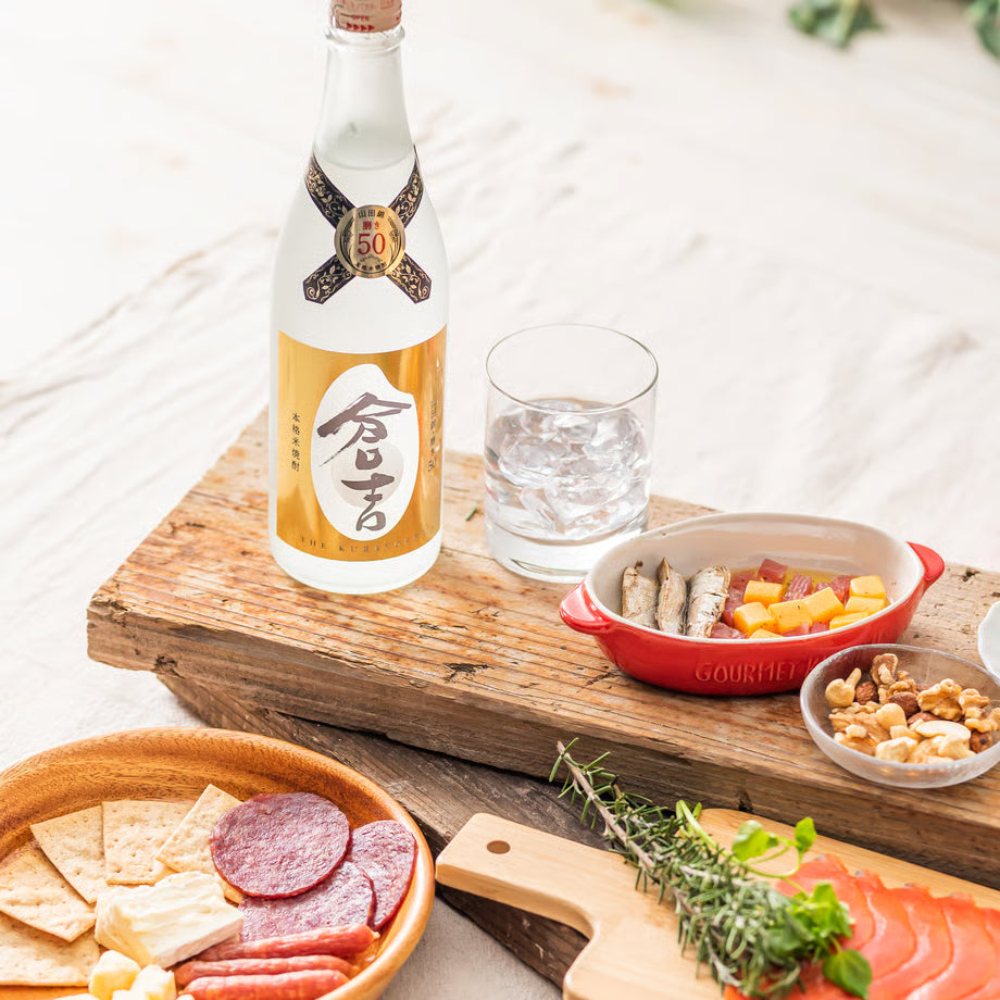 まるでパイナップルのようなフルーティーな香りや旨みが特徴で、焼酎に馴染みがない方にもぜひ味わっていただきたい逸品です。様々な料理に合わせやすい味わいの一本。