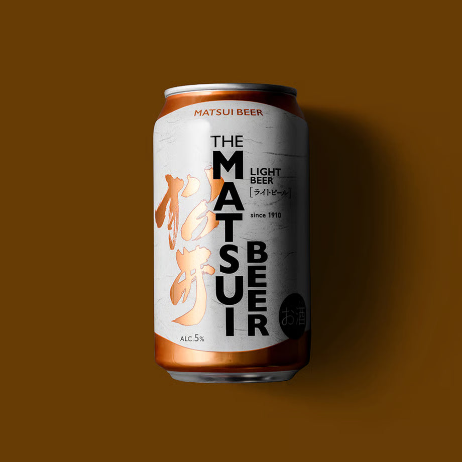 MATSUIビール ライト 。
麦芽・ホップ・水のみを原料に造り上げたこだわりのビールです。
ビール本来の深いコクをほんのり感じさせながらも、軽やかな口当たりが心地よく広がります。