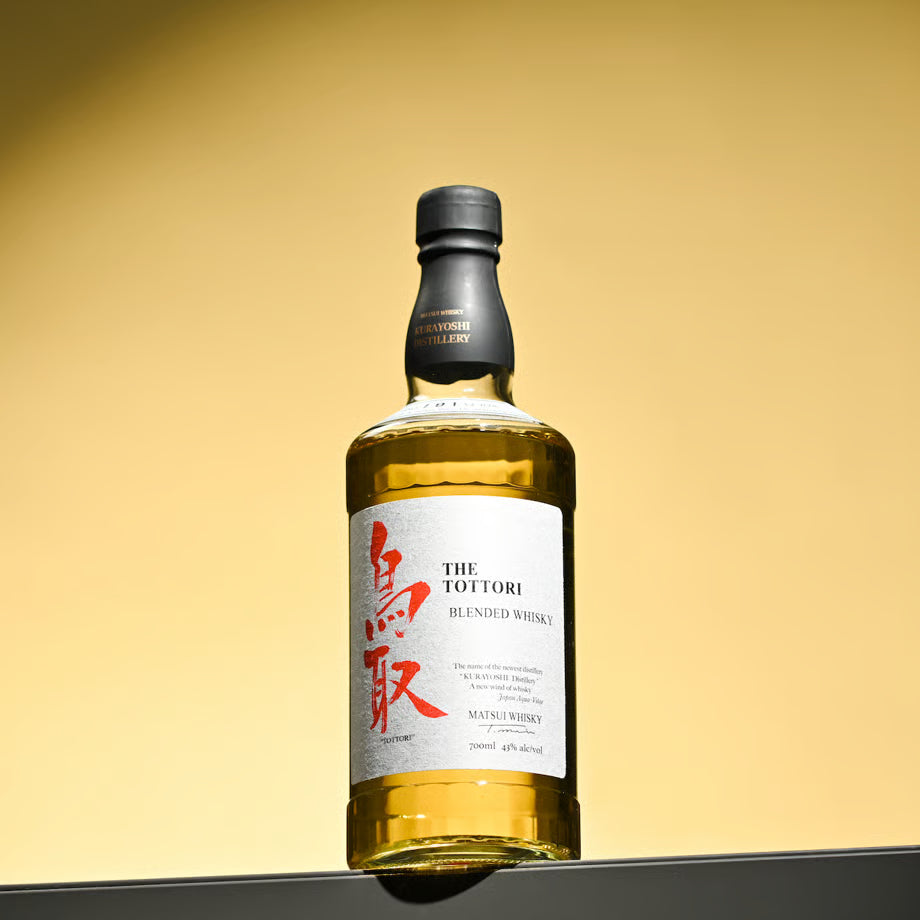 「マツイ ブレンデッドウイスキー 鳥取 銀ラベル」のボトル写真。モルトとグレーン原酒を合わせ、すっきりとした味わいに仕上げたブレンデッドウイスキー。